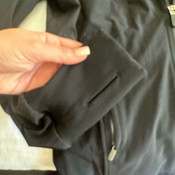 Lululemon size 6 like new zip up - Picture 4 of 6